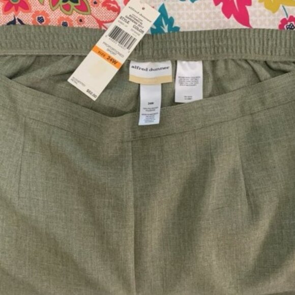 Alfred Dunner Straight Leg Pants Sage 24W NWT - Picture 4 of 6